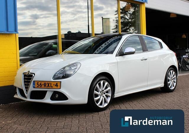 Wit Gebruikt 2011 Alfa Romeo Giulietta Distinctive Hatchback | € 7.750 (Iets duurder) - Afbeelding 1/4