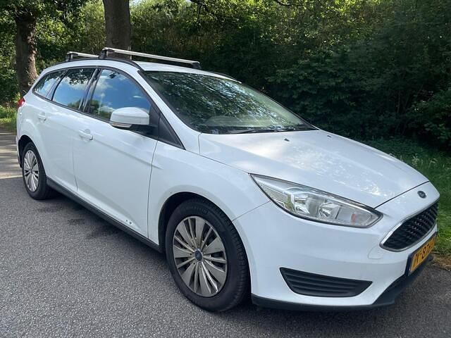 Wit Gebruikt 2017 Ford Focus Trend Stationwagen | € 4.450 (Goede deal) - Afbeelding 1/4