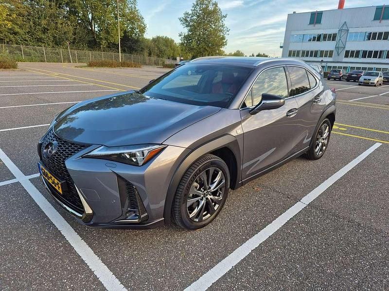 Grijs Gebruikt 2019 Lexus UX 250h Sport Line SUV | € 33.800 (Eerlijke prijs) - Afbeelding 1/4