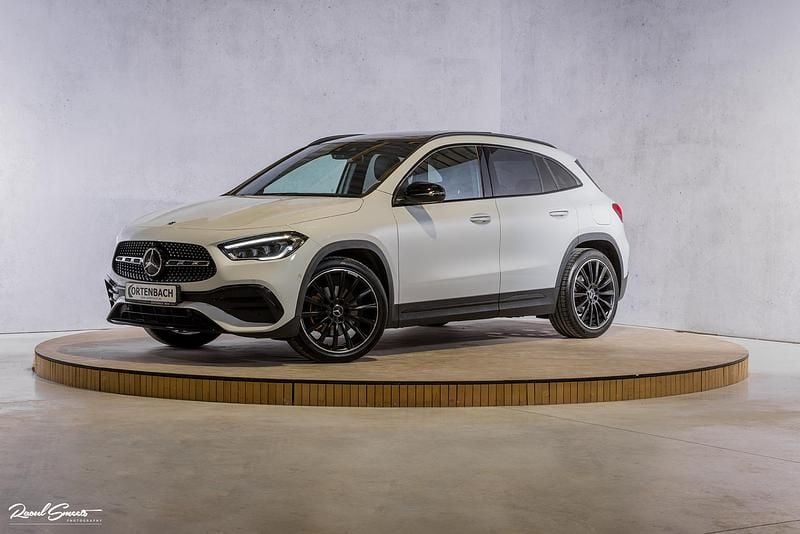 Wit, metallic lak Gebruikt 2021 Mercedes GLA180 Business SUV | € 34.990 (Eerlijke prijs) - Afbeelding 1/4