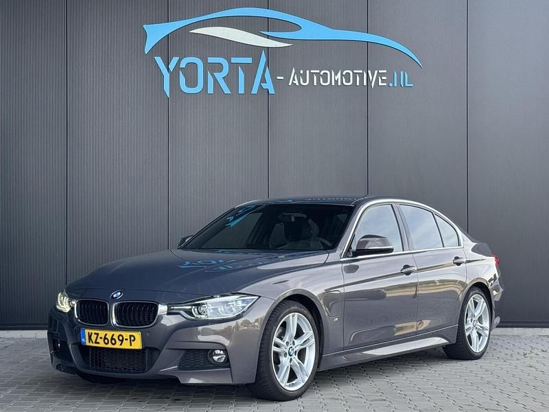 Grijs Gebruikt 2017 BMW 330 Executive Sedan | € 18.950 (Eerlijke prijs) - Afbeelding 1/4