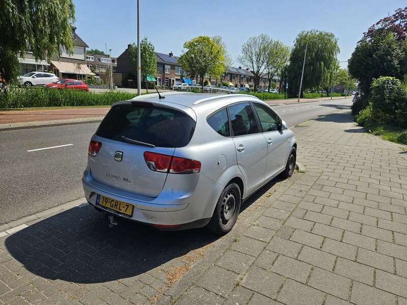 Zilver Gebruikt 2008 Seat Altea XL MPV | € 2.750 (Eerlijke prijs) - Afbeelding 1/4