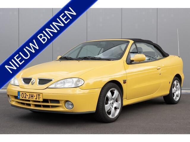 Geel Gebruikt 2002 Renault Mégane Cabriolet Expression Cabriolet | € 3.450 - Afbeelding 1/4