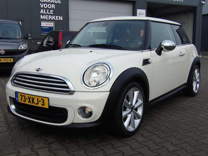 Wit (metallic) Occasion 2012 Mini ONE Business Hatchback | € 4.350 (Goede deal) - Afbeelding 1/4