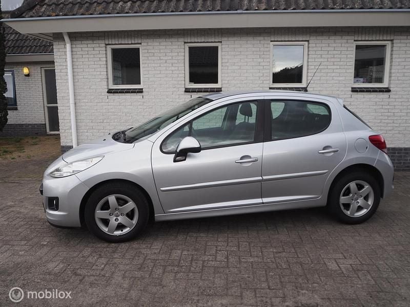 Grijs Occasion 2012 Peugeot 207 Hatchback | € 2.950 (Eerlijke prijs) - Afbeelding 1/4