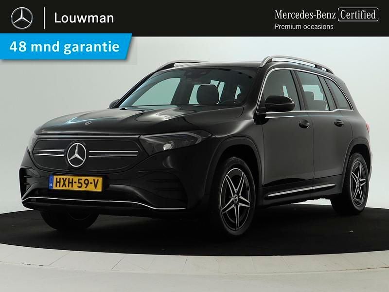 Donker kosmoszwart metaalkleur metallic Gebruikt 2023 Mercedes EQB250 AMG line SUV | € 34.945 (Goede deal) - Afbeelding 1/4