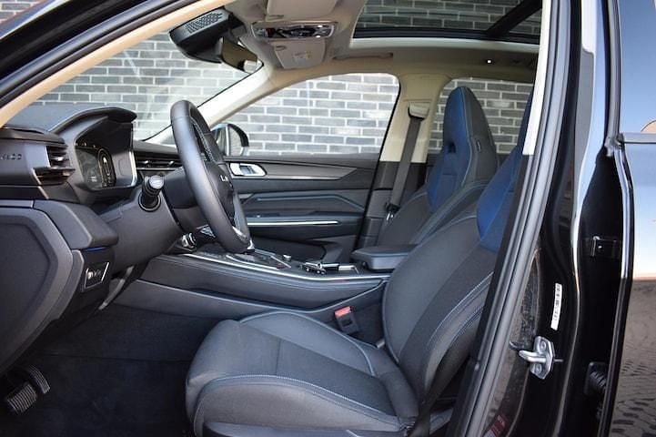 Occasion Lynk & Co 01 2023 Zwart (metallic) SUV