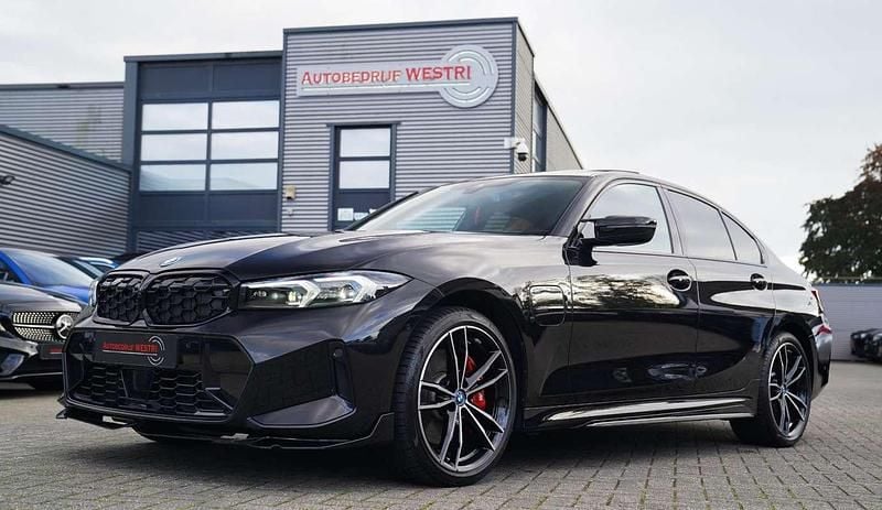 Zwart Gebruikt 2023 BMW 330e M Sport Sedan | € 45.575 (Goede deal) - Afbeelding 1/4
