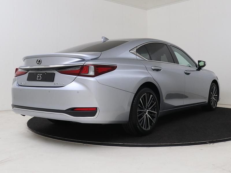 Nieuw Lexus ES300H 218 PK (160 kW) 2025 Grijs Sedan