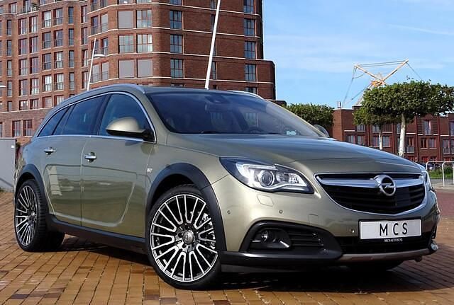 Groen Gebruikt 2015 Opel Insignia Country Tourer Stationwagen | € 15.950 - Afbeelding 1/4