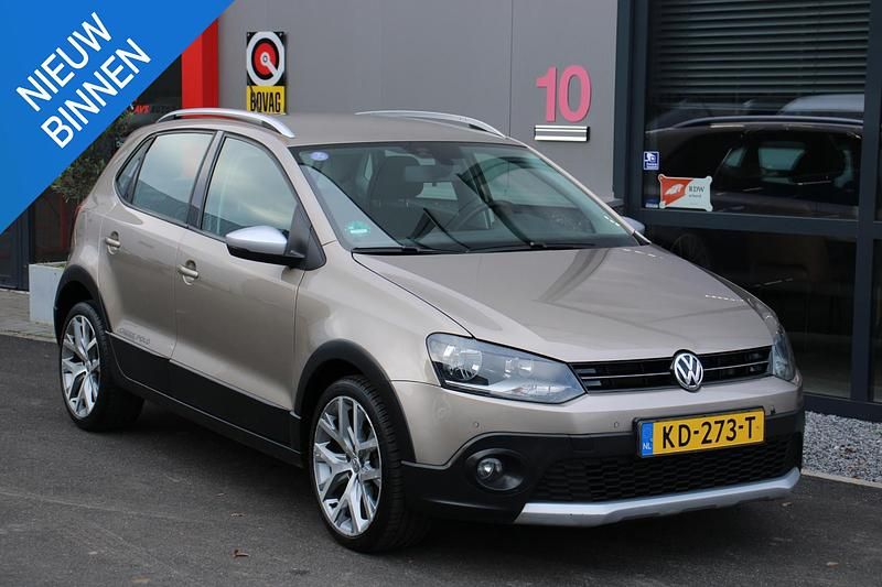 Geel Occasion 2016 VW Polo Cross Hatchback | € 11.335 (Iets duurder) - Afbeelding 1/4