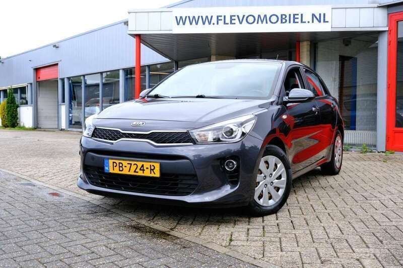 Grijs Gebruikt 2017 Kia Rio Hatchback | € 10.450 (Eerlijke prijs) - Afbeelding 1/4