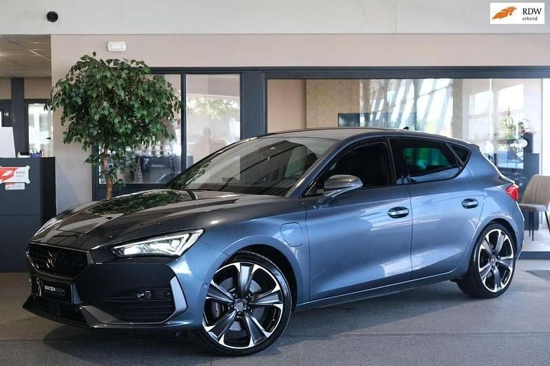 Grijs Gebruikt 2022 Cupra Leon VZ Hatchback | € 24.950 (Eerlijke prijs) - Afbeelding 1/4