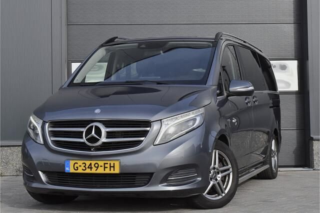 Grijs Gebruikt 2015 Mercedes V250 Avantgarde MPV | € 29.950 (Eerlijke prijs) - Afbeelding 1/4