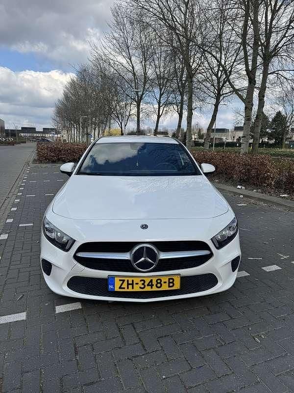 Wit Occasion 2019 Mercedes A180 Stationwagen | € 20.000 (Eerlijke prijs) - Afbeelding 1/4