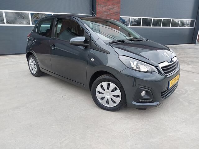 Grijs Gebruikt 2020 Peugeot 108 Active Hatchback | € 6.995 (Eerlijke prijs) - Afbeelding 1/4