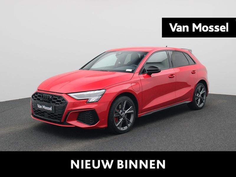 Rood Occasion 2021 Audi A3 Sportback e-tron Competition Hatchback | € 26.900 (Eerlijke prijs) - Afbeelding 1/4