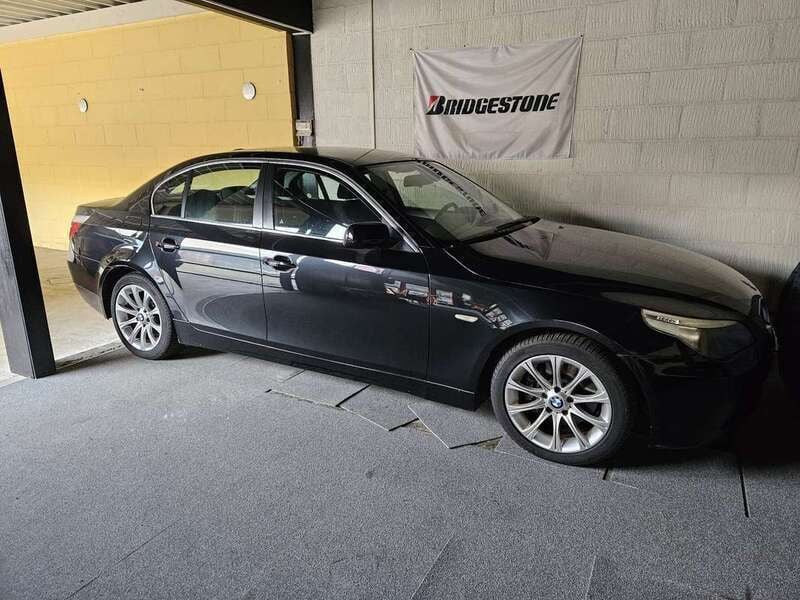 Zwart Gebruikt 2005 BMW 520 Executive Sedan | € 2.000 - Afbeelding 1/3