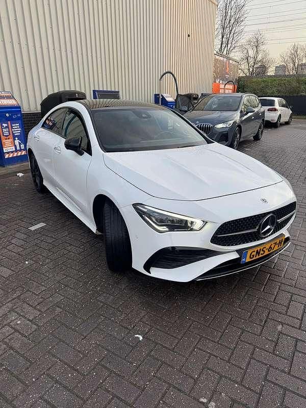 Occasion 2023 Mercedes E250 AMG line Coupé | € 37.900 (Eerlijke prijs) - Afbeelding 1/4