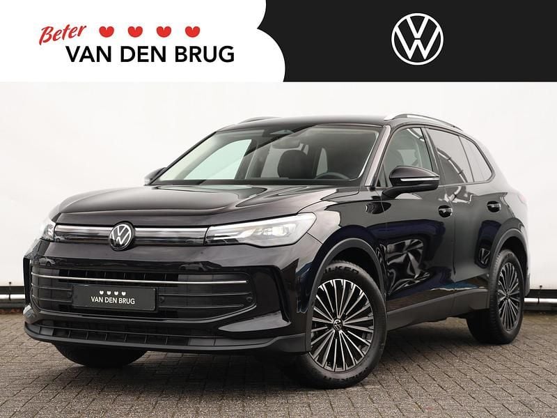 Zwart Gebruikt 2025 VW Tiguan Edition SUV | € 40.695 (Super prijs) - Afbeelding 1/4