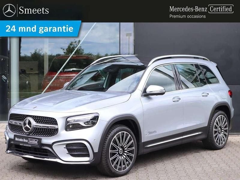 Grijs Nieuw 2025 Mercedes GLB200 AMG line SUV | € 69.888 - Afbeelding 1/4