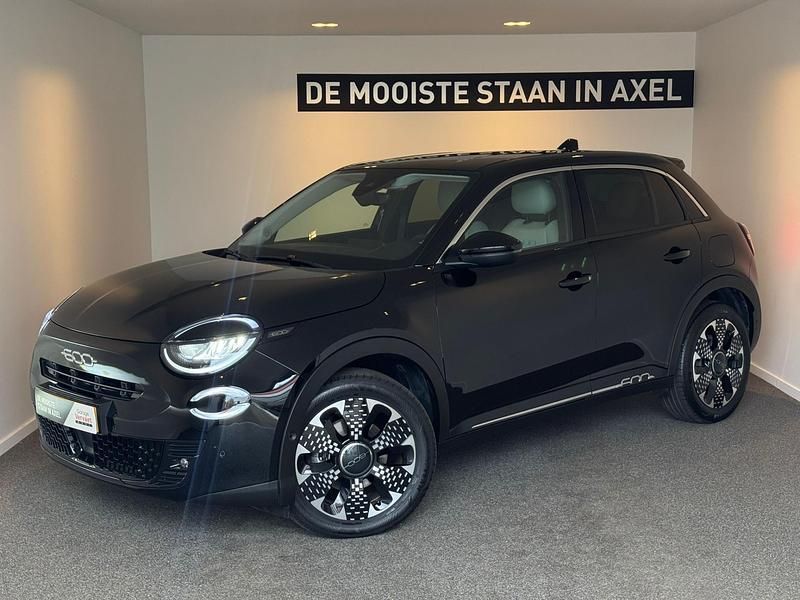 Suv Gebruikt 2024 Fiat 600 La Prima SUV | € 26.950 (Eerlijke prijs) - Afbeelding 1/3
