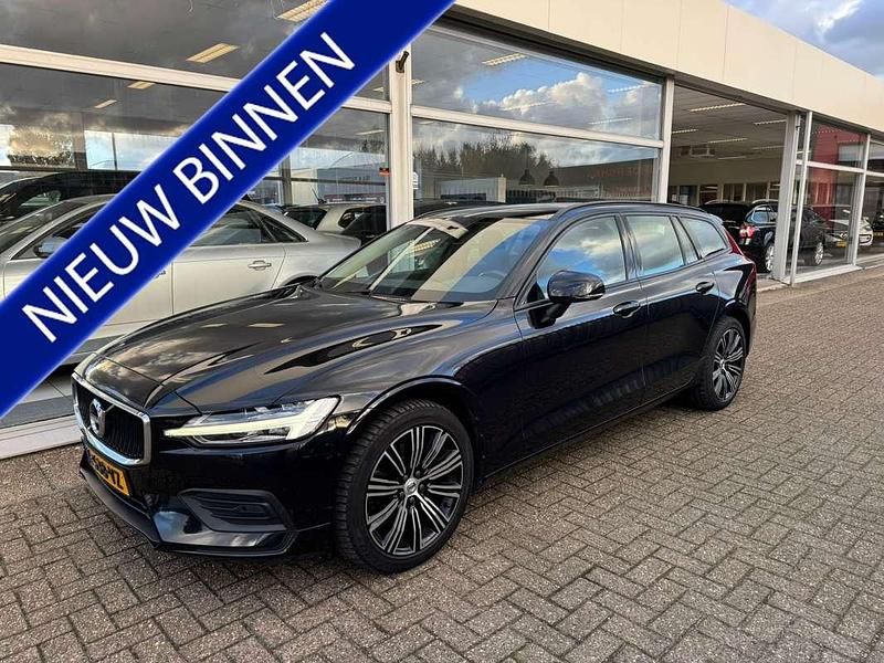 Zwart Gebruikt 2021 Volvo V60 Momentum Stationwagen | € 19.950 (Eerlijke prijs) - Afbeelding 1/4