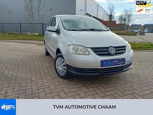 Grijs Occasion 2006 VW Fox Trendline Hatchback | € 1.490 (Eerlijke prijs) - Afbeelding 1/4