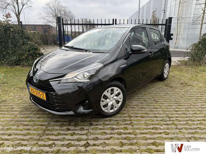 Zwart Gebruikt 2019 Toyota Yaris Hybrid Active Hatchback | € 14.750 (Eerlijke prijs) - Afbeelding 1/4