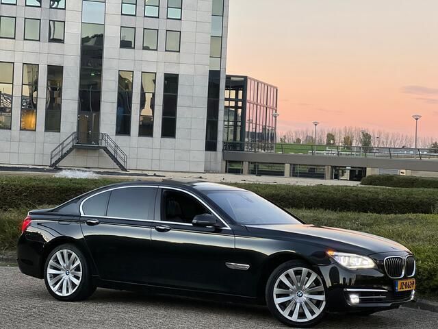 Zwart Gebruikt 2013 BMW 750L Sport Line Sedan | € 31.450 - Afbeelding 1/4