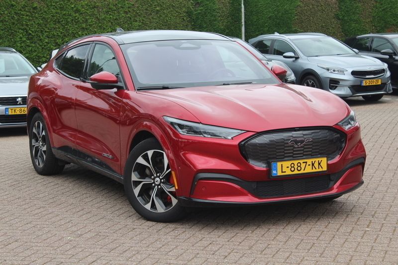 Rood, metallic lak Gebruikt 2021 Ford Mustang Mach-E SUV | € 30.999 (Eerlijke prijs) - Afbeelding 1/4