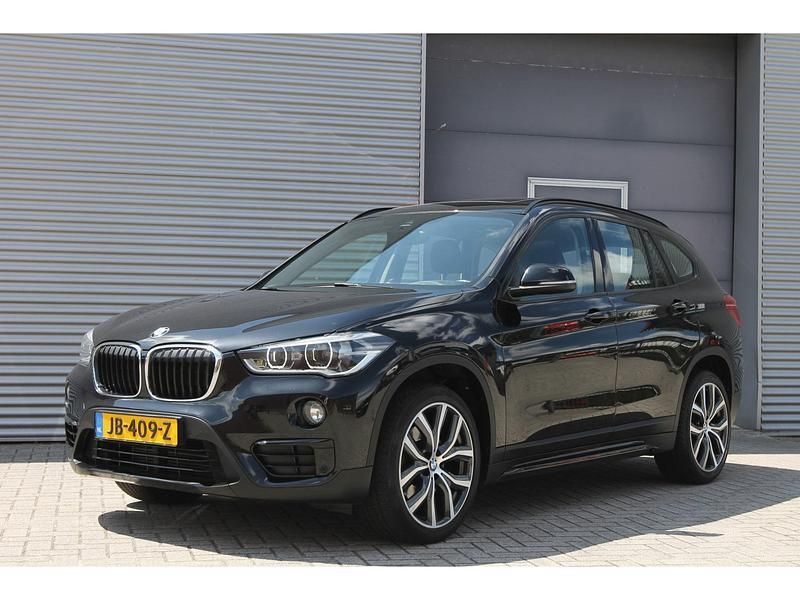 Zwart Gebruikt 2015 BMW X1 Sport Line SUV | € 17.999 (Eerlijke prijs) - Afbeelding 1/4