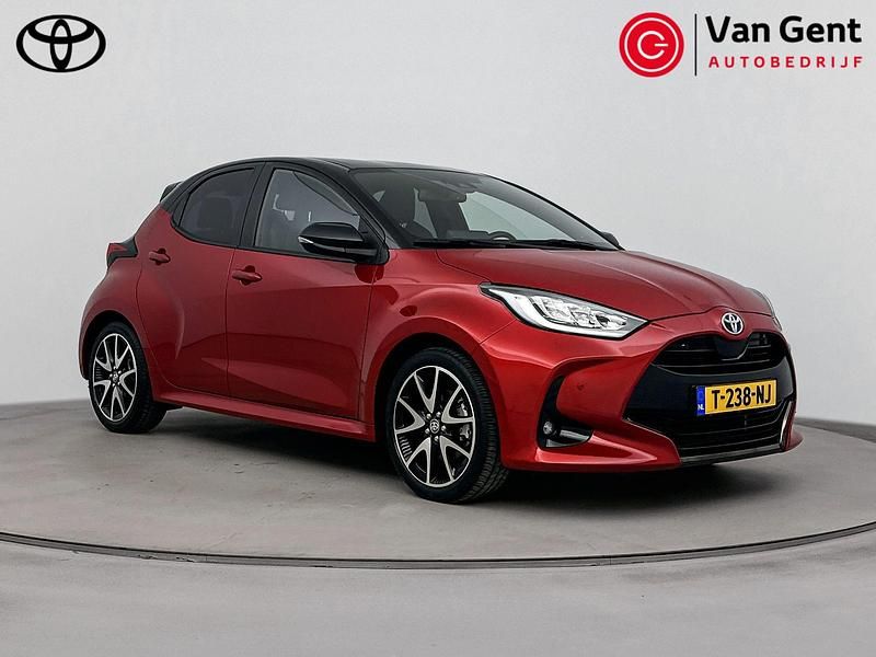Rood Occasion 2022 Toyota Yaris Executive Hatchback | € 24.999 (Eerlijke prijs) - Afbeelding 1/4