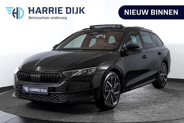 Zwart Nieuw 2025 Skoda Octavia SportLine Stationwagen | € 45.495 (Iets duurder) - Afbeelding 1/4