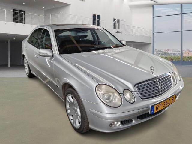 Occasion Mercedes E220 Classic 150 PK (110 kW) 2002 Grijs Sedan