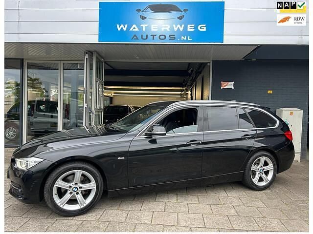 Zwart Gebruikt 2017 BMW 320 Executive Stationwagen | € 17.750 (Eerlijke prijs) - Afbeelding 1/4