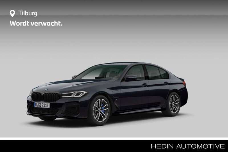 Zwart, metallic lak Gebruikt 2021 BMW 530 Comfort Edition Sedan | € 41.880 (Eerlijke prijs) - Afbeelding 1/2