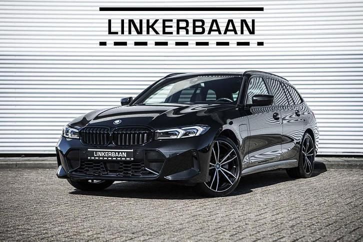 Zwart Gebruikt 2024 BMW 330 M Sport Stationwagen | € 49.795 (Iets duurder) - Afbeelding 1/3