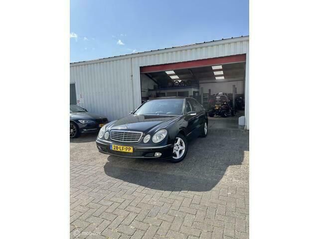 Zwart Occasion 2003 Mercedes E270 Sedan | € 3.199 - Afbeelding 1/4