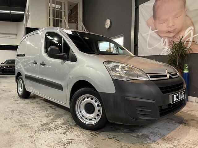 Overige Gebruikt 2017 Citroën Berlingo Comfort MPV | € 5.950 (Eerlijke prijs) - Afbeelding 1/4
