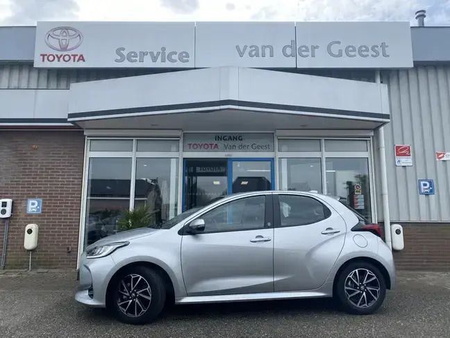 Gebruikt 2023 Toyota Yaris Hybrid Team Hatchback | € 23.050 (Eerlijke prijs) - Afbeelding 1/4