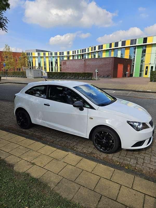 Wit Occasion 2015 Seat Ibiza Hatchback | € 5.500 (Eerlijke prijs) - Afbeelding 1/4