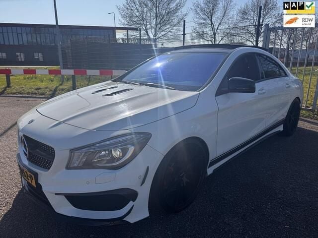 Wit Gebruikt 2013 Mercedes CLA250 Edition 1 Sedan | € 17.900 - Afbeelding 1/4