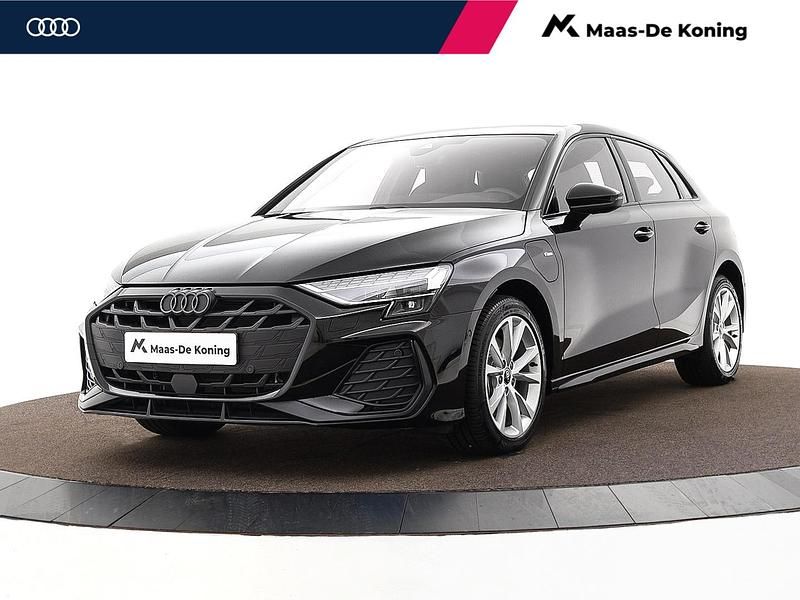 Zwart (metallic) Occasion 2025 Audi A3 Sportback e-tron S-Line Hatchback | € 39.880 (Eerlijke prijs) - Afbeelding 1/3