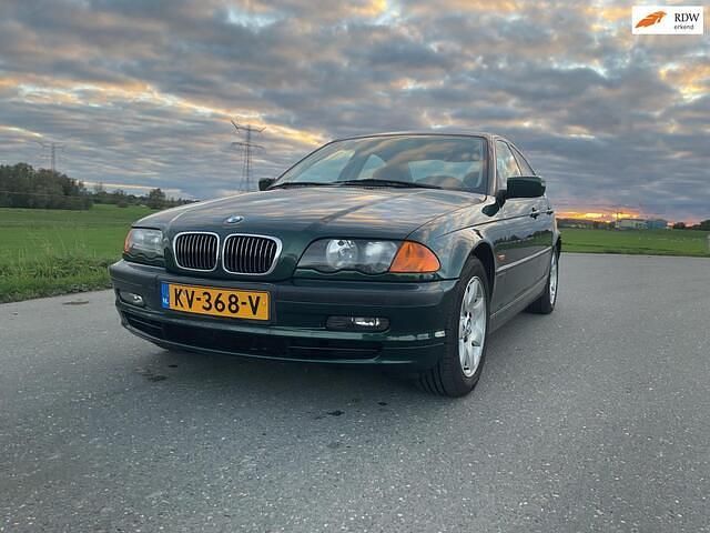 Groen Gebruikt 1998 BMW 328 Sedan | € 7.500 - Afbeelding 1/4