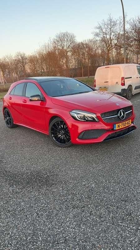 Rood Gebruikt 2015 Mercedes A180 Prestige Hatchback | € 12.300 (Iets duurder) - Afbeelding 1/4
