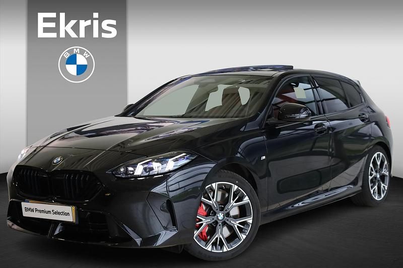 Zwart Gebruikt 2025 BMW 120 Comfort Edition Hatchback | € 39.900 (Iets duurder) - Afbeelding 1/4