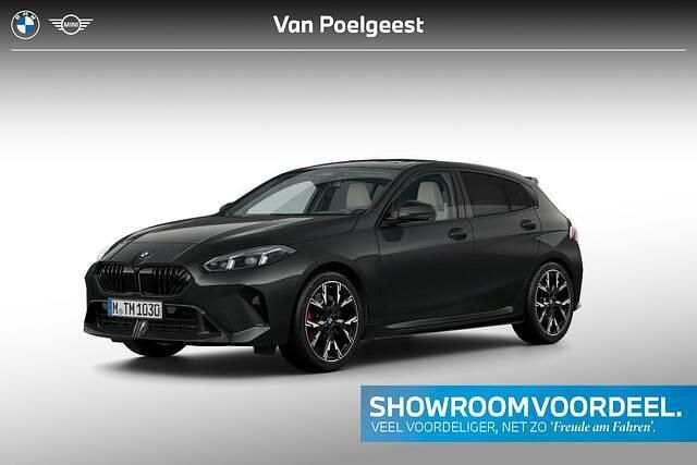 Bmw individual special request lakkleur (490) Nieuw 2025 BMW 120 M Sport Hatchback | € 59.226 (Eerlijke prijs) - Afbeelding 1/2