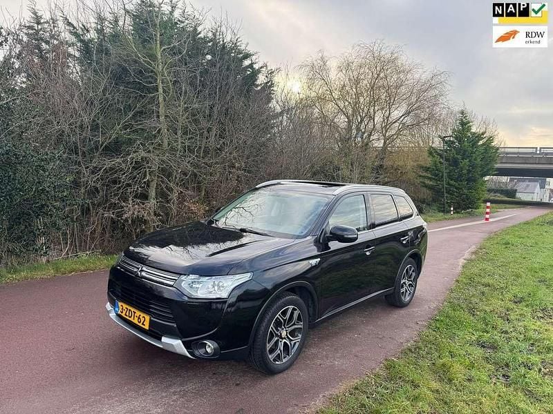 Zwart Gebruikt 2014 Mitsubishi Outlander P-HEV Instyle SUV | € 10.250 (Goede deal) - Afbeelding 1/4