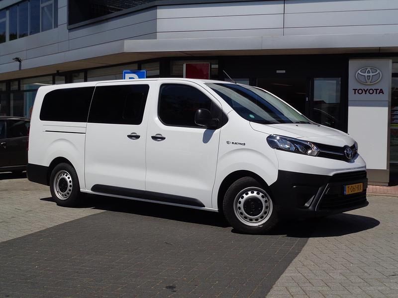Wit Gebruikt 2023 Toyota Proace Verso Active Stationwagen | € 40.549 - Afbeelding 1/4